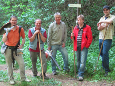 Arbeitseinsatz: Torsten Striehl, Otto König, Wolfgang Denzer, Elmar Büffel und Sebastian Denzer (v.l.)