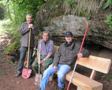 Nach vollendeter Arbeit (v.l.): Wolfgang Denzer, Manfred Dully und Torsten Striehl (es fehlt: Sebastian Denzer)